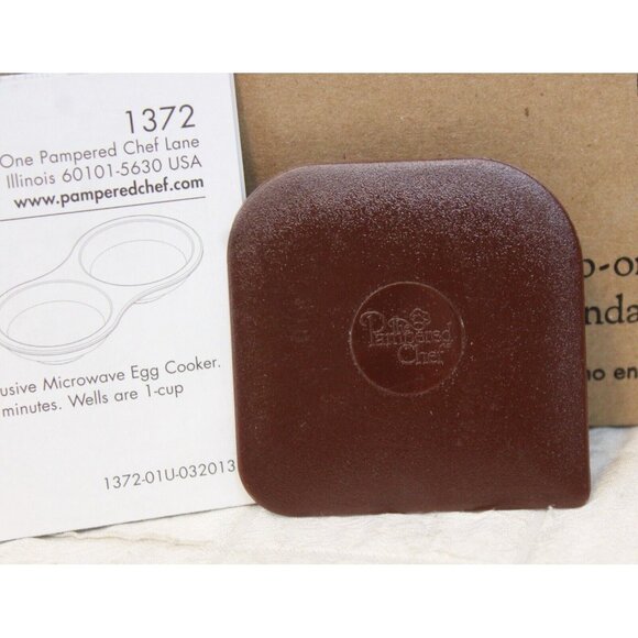 NEW The Pampered Chef Microwave Egg Cooker 1372 Stoneware Double Beige Scraper - Picture 3 of 16
